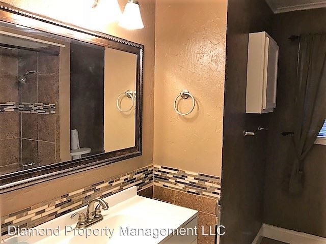 Building Photo - 3 br, 1.5 bath House - 3206 Schuler Dr.