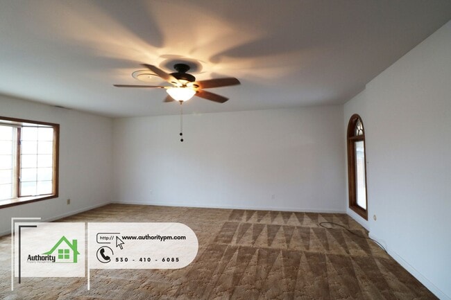Foto del edificio - 3045 Stratford Ave. West Redding, Awesome ...
