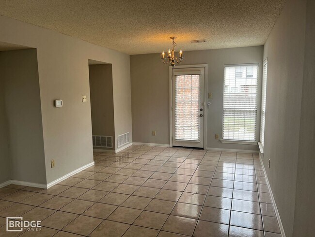 Foto del edificio - 1321 Overlook Dr