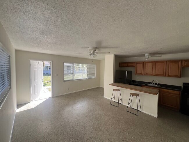 Foto del edificio - 5831 NE 18th Ave