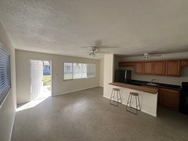 Building Photo - 5831 NE 18th Ave