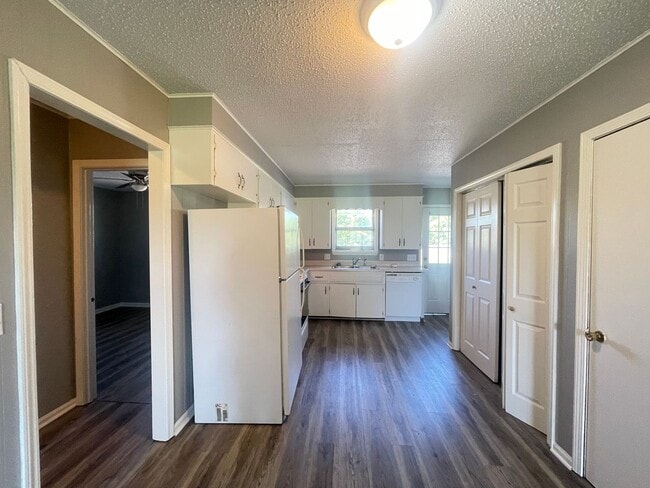 Building Photo - 5423 S Hutchinson Ct