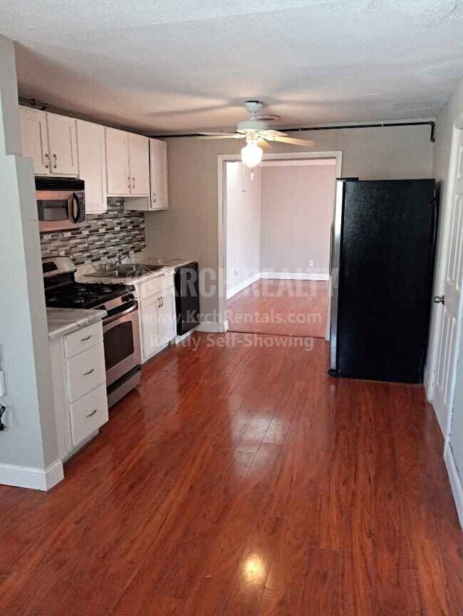 Spacious 4 bedroom, 1 bathroom home! House for Rent in Moline Acres, MO