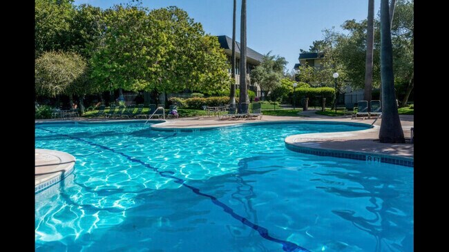 Foto del edificio - 4108 Shelter Creek Ln