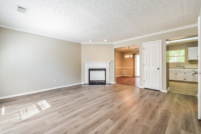 Building Photo - 5729 Wells Cir