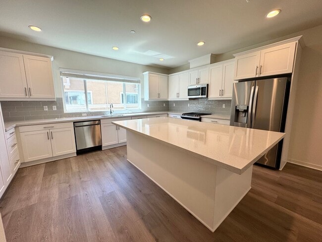 Foto del edificio - Spacious 4Bd/3.5Ba Home in Gated Lake Fore...