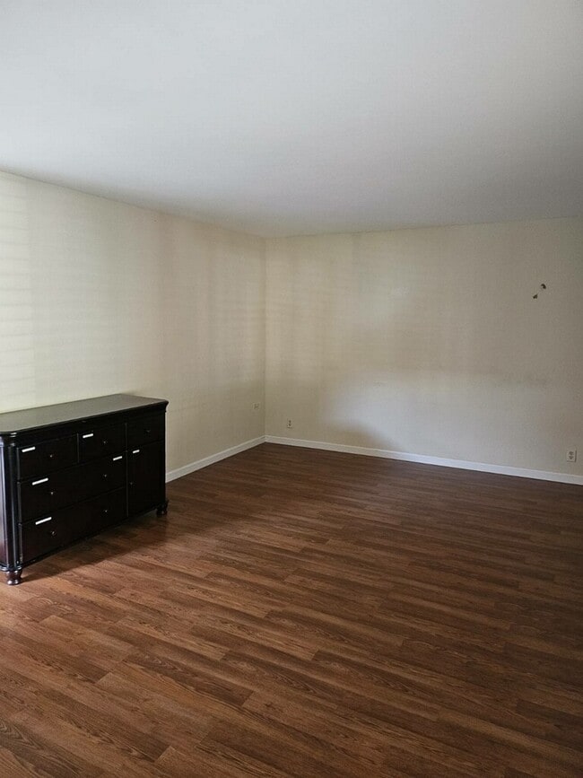 Building Photo - 173 Bel Ayre Dr