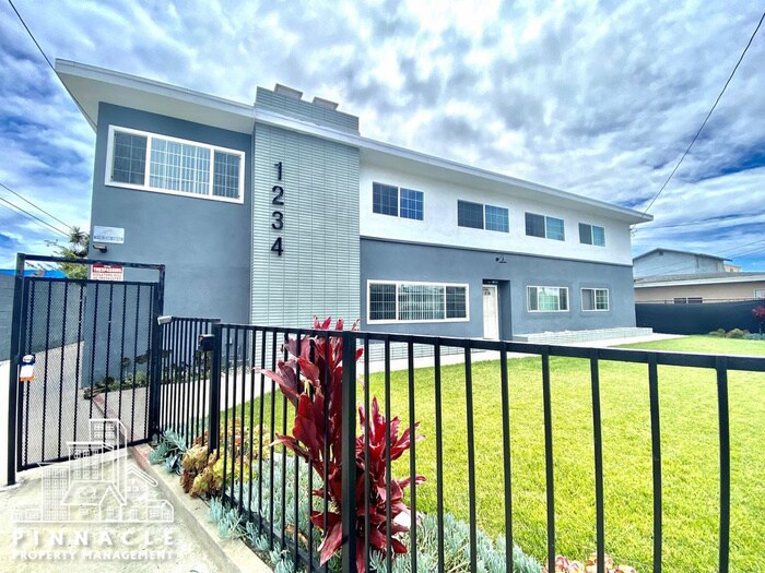 3 Bedroom Apartment in Gardena For Rent