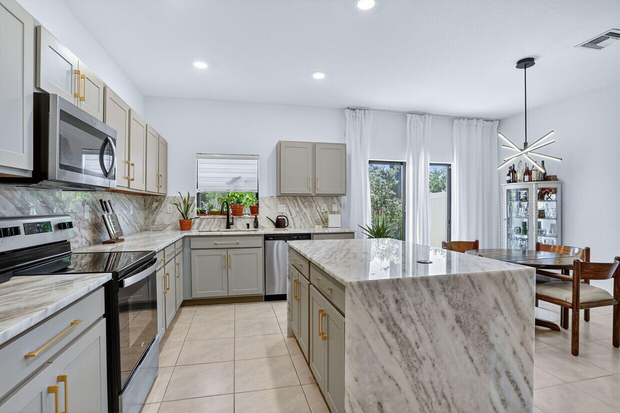 Foto principal - 950 NW 3rd Terrace