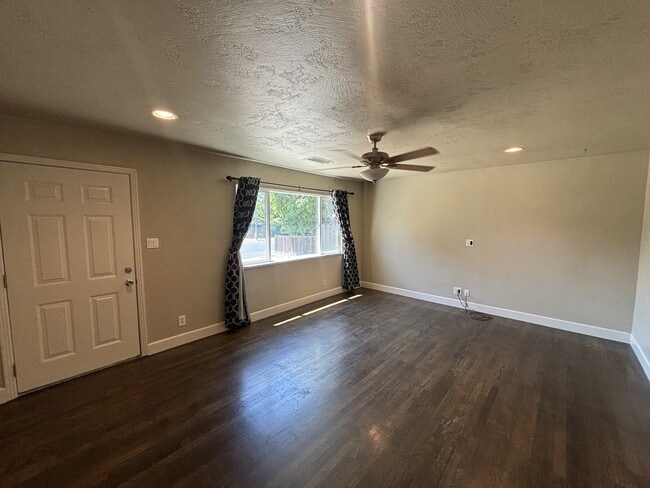 Foto del edificio - 1334 Grape Ave