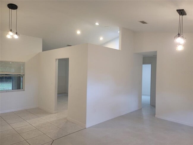 Building Photo - 22 Pin Oak Dr
