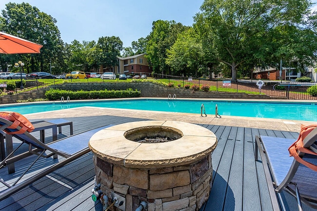 Fogata junto a la piscina - Autumn Ridge