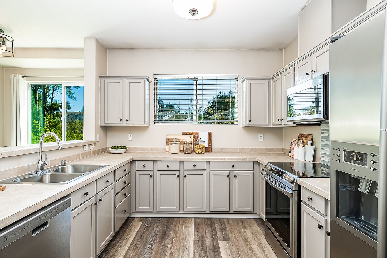 Primary Photo - BOTHELL 2 BED, 2 BATH CORNER CONDO FOR REN...