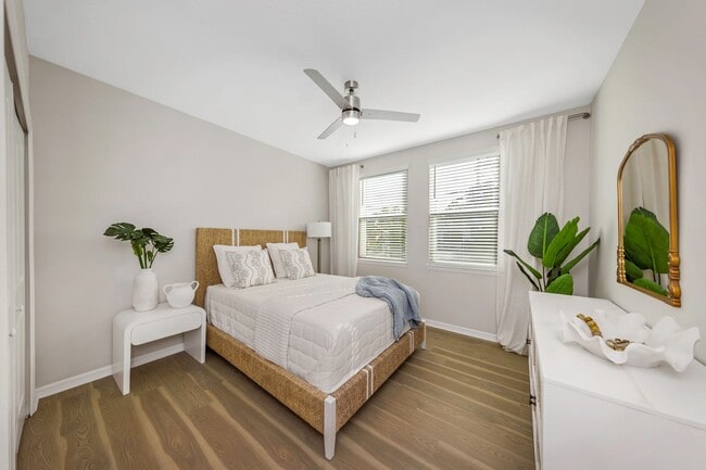 Interior Photo - Everest Largo Apartments