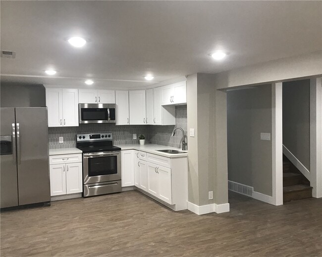 Building Photo - 2 Bd 1 Ba Basement Apt