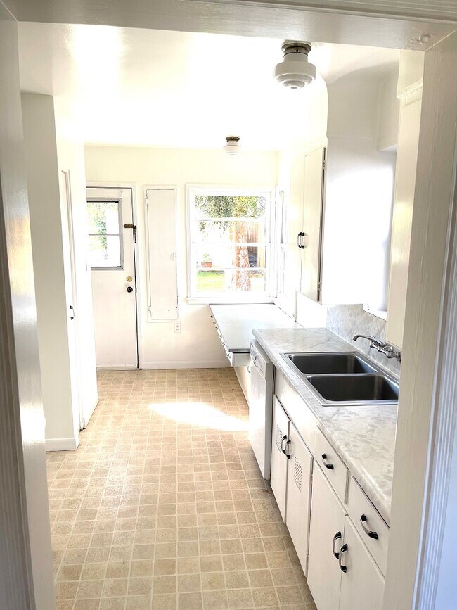 Foto del edificio - 2250 24th St