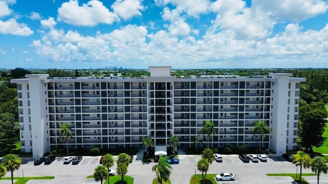 Photo - 3100 N Palm Aire Dr Apartment