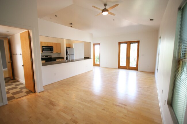 Foto del edificio - 339 Belvedere Ave SW