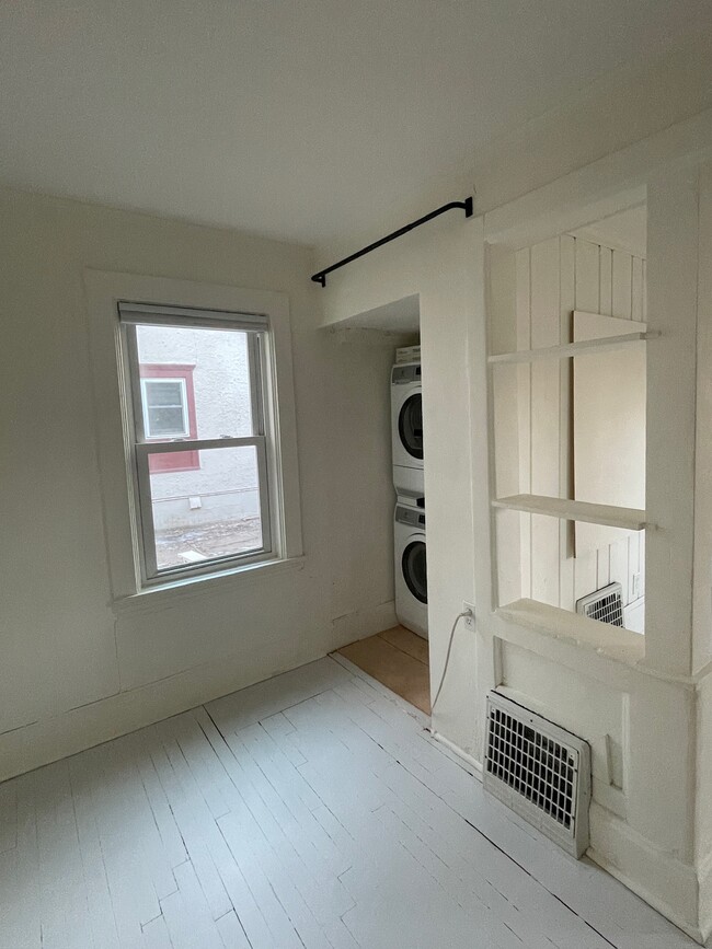 Building Photo - 1205 3rd St NE