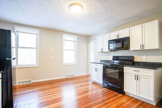 Building Photo - 1012-12 River St