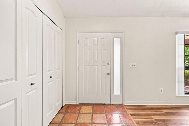 Building Photo - 10798 Cypress Bend Dr
