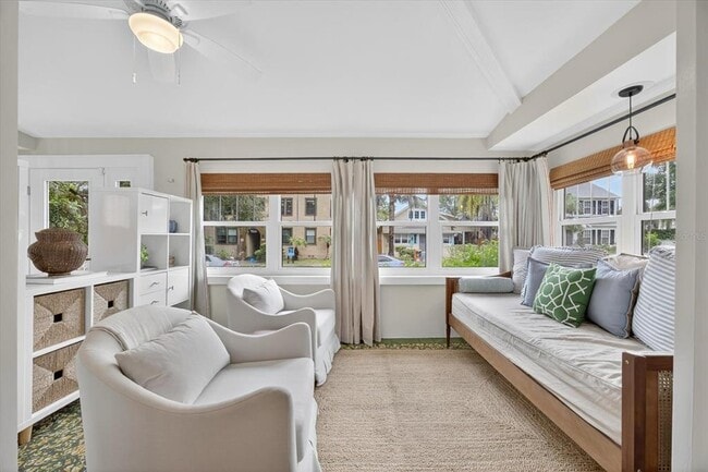 Foto del edificio - 221 13th Ave NE