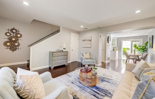 Foto del edificio - 2 Story 2bd/1.5ba  Townhouse near Commute ...