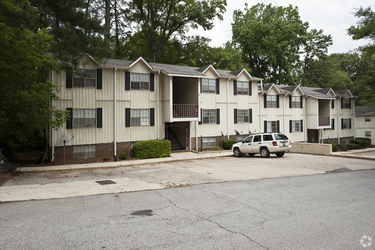 Building Photo - Pine Forest Apartments