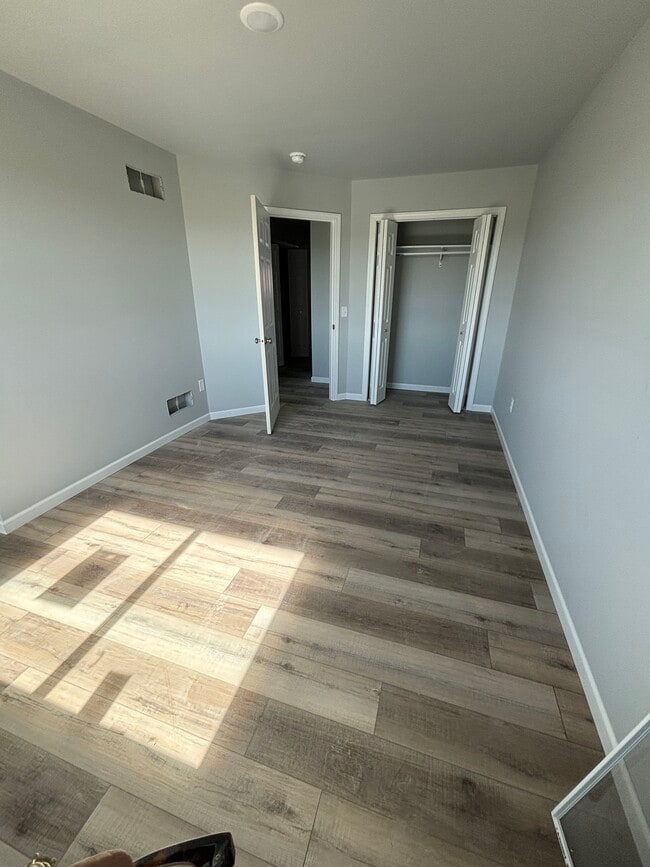 Building Photo - Sunrise Apartments