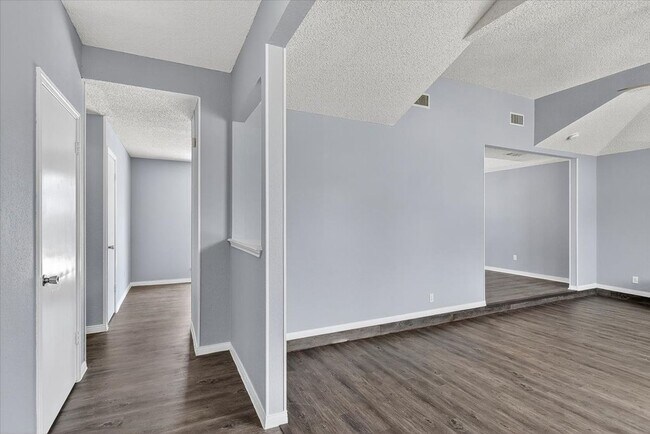 Foto del edificio - 6826 Holiday Ln