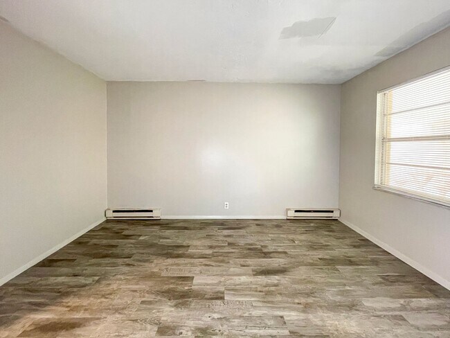 Foto del edificio - 2310 N Oakwood Ave