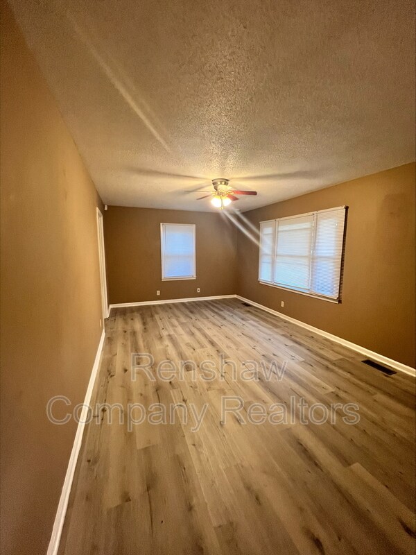 Building Photo - 33 Southside Dr