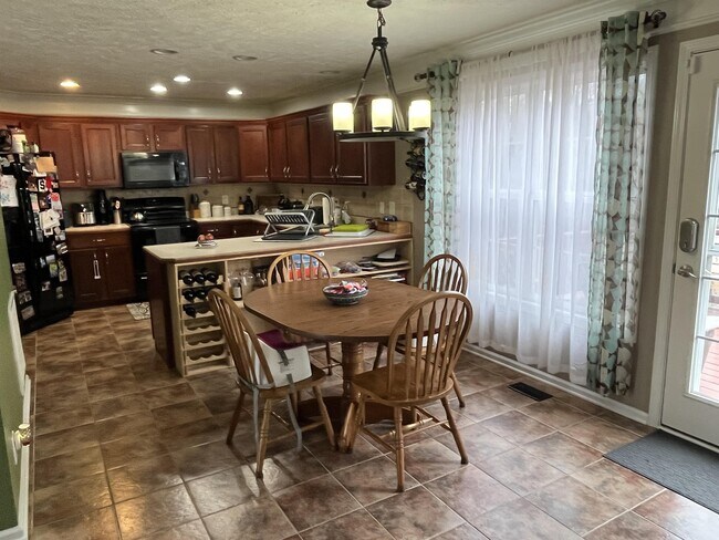 Foto del edificio - 652 Winding Bluff Way