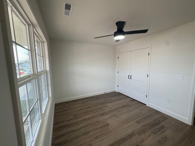 Foto del edificio - For Rent