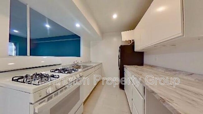 Building Photo - 3101 Southern Ave SE