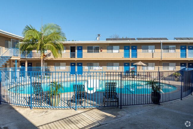 Piscina - Gondolier Apartments