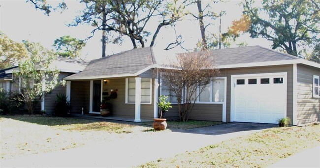 Building Photo - 1347 Gardenia Dr
