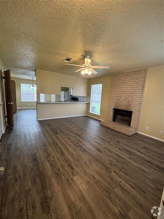 Building Photo - 2101 Granberry Dr