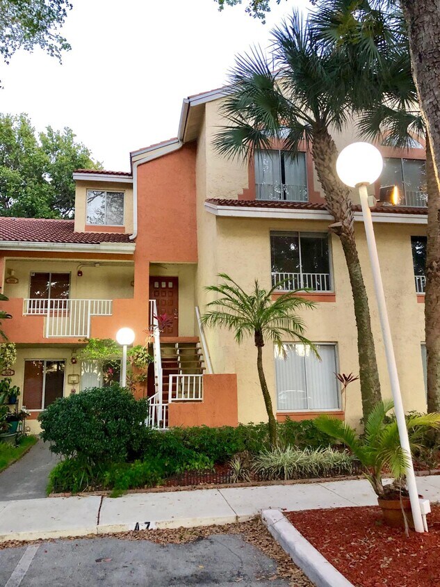 Primary Photo - 910 Coral Club Dr