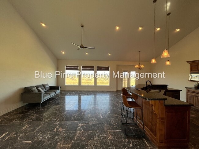 Foto del edificio - 8426 S Black Hawk Dr