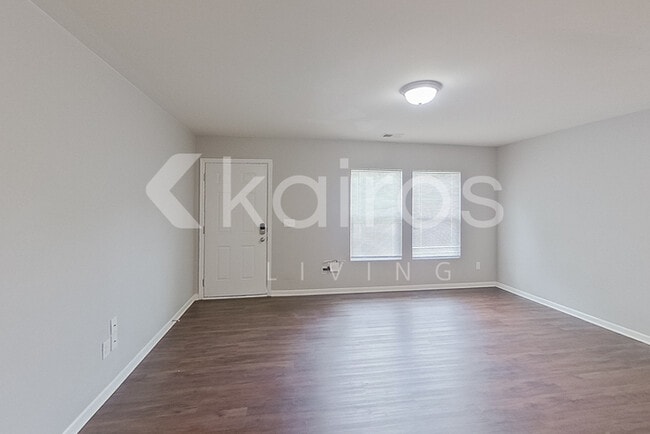 Building Photo - 1010 E Macree Terrace
