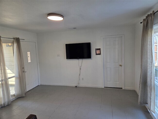 Building Photo - 2559 Valwood Pkwy