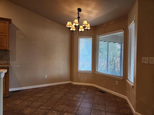 Building Photo - 157 Beacon Way