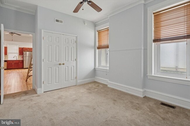 Building Photo - 448 Roxborough Ave