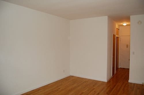 Building Photo - 353 E 83rd St