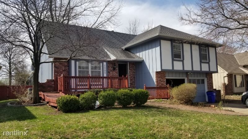 Primary Photo - 4 br, 2.5 bath House - 1905 E 151st Ter