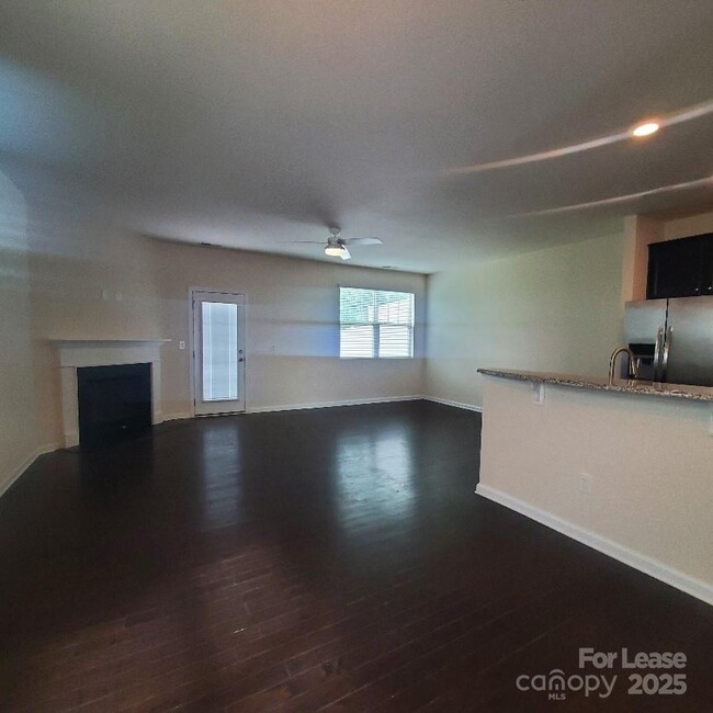 Foto del edificio - 4033 Black Walnut Wy
