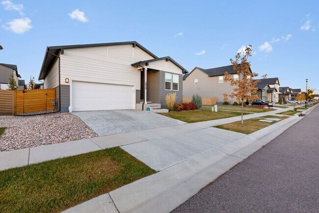 Foto del edificio - *Move In Special $250 off January rent if lease starts 12/15!* 4 Bed, 3 Bath 2.8 miles from Old T...