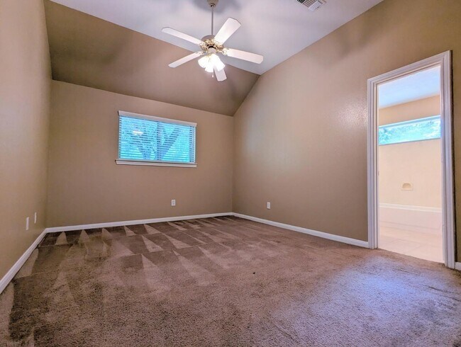 Foto del edificio - 3815 Maple Dr