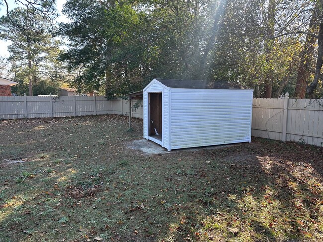 Building Photo - 4 Bedroom 1 1/2 Bath for Rent W/ Converted...